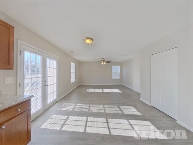 Foto del edificio - 482 Fox Trot Dr