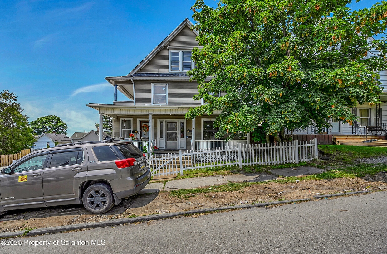 Primary Photo - 519 Harrison Ave