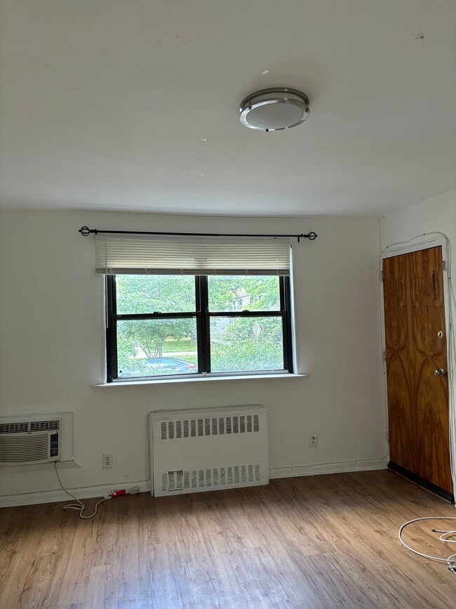 entrance/living room - 13751 68th Dr