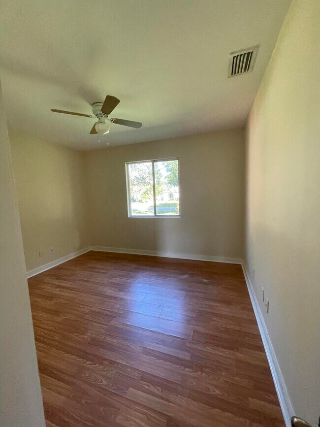 Building Photo - 1572 SW Herder Rd