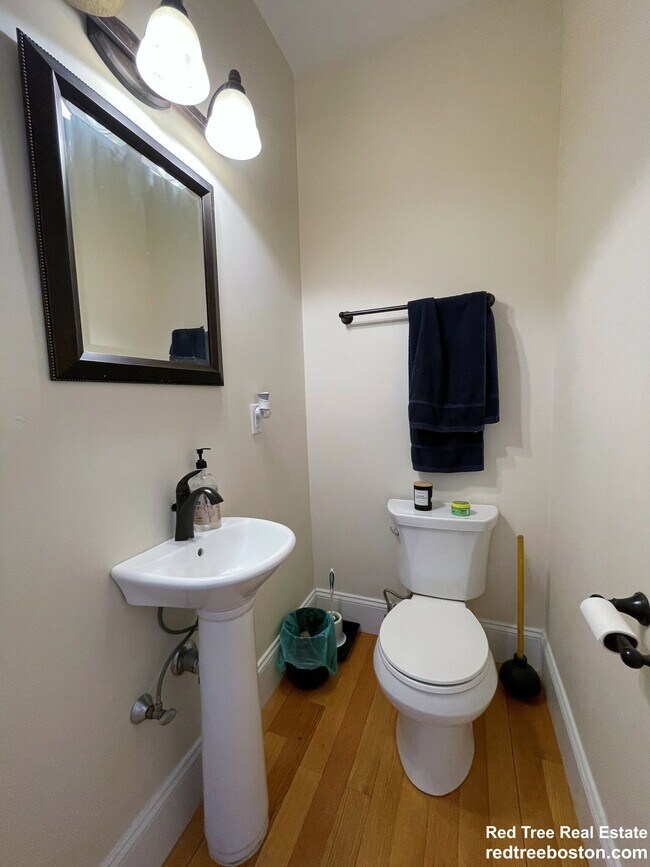 Foto del edificio - 1 Larose Pl