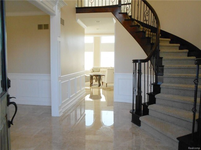 Building Photo - 6978 Duchess Ct