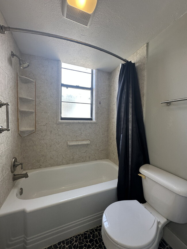 Building Photo - 2 bedroom, 2 bathroom condo across from th...