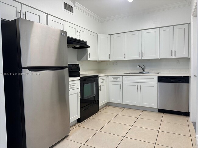 Building Photo - 2536 Van Buren St
