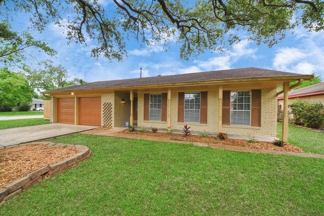 Building Photo - 9422 Val Verde St