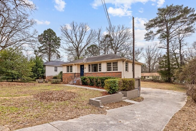 Building Photo - 1321 5 Mile Rd
