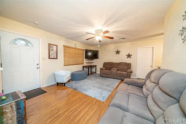 Foto del edificio - 551 Holladay Pl