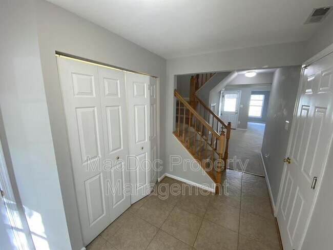 Foto del edificio - 9843 Bartley Ct