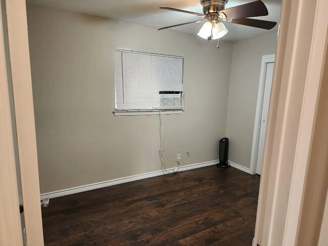 Foto del edificio - 857 Broadway Ave