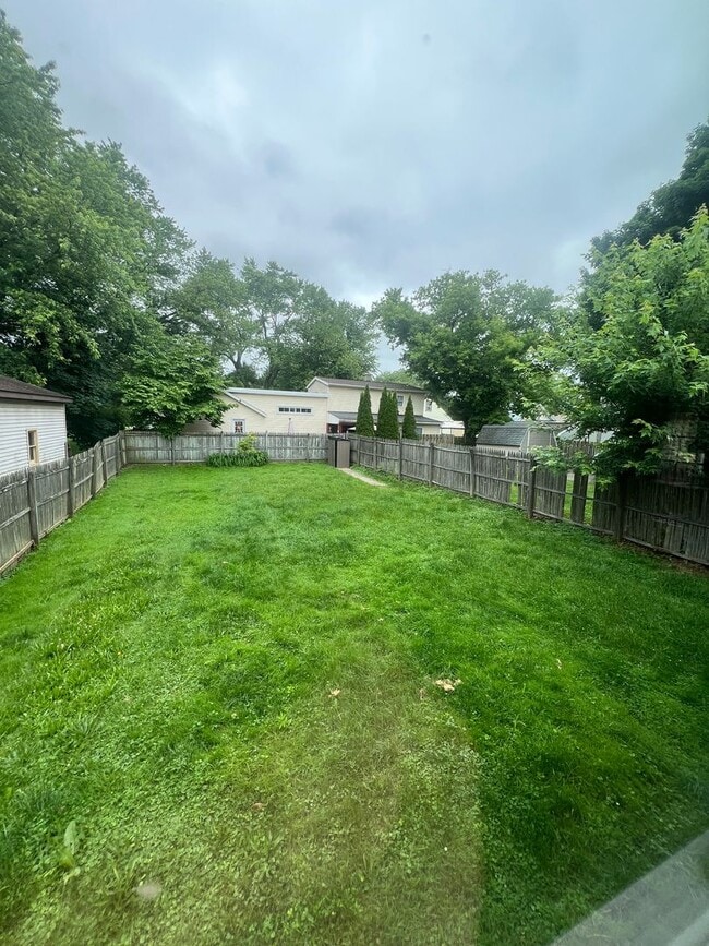 Building Photo - Millcreek 3 Bedroom House