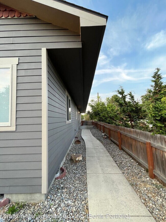 Building Photo - 3 br, 2 bath House - 2102 W Maxwell