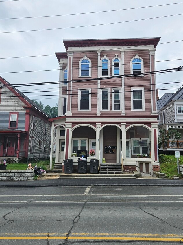 Primary Photo - 21 S Main St