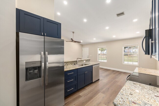 Foto del edificio - 6523 NW 109th Pl