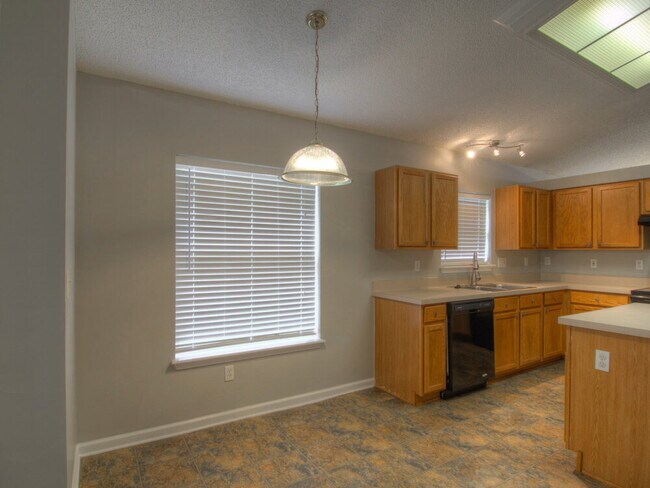 Foto del edificio - 12630 Richfield Blvd