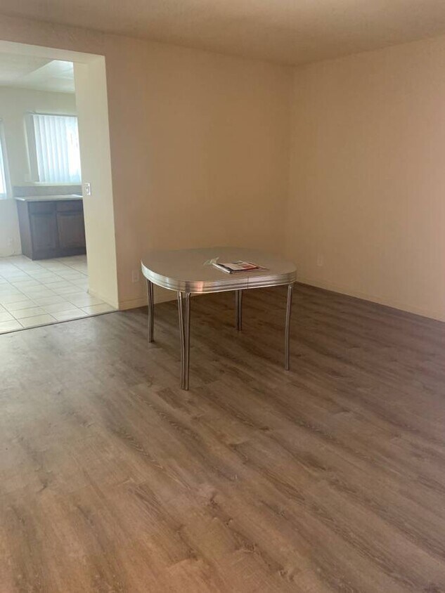 Foto principal - 1720 Grismer Ave