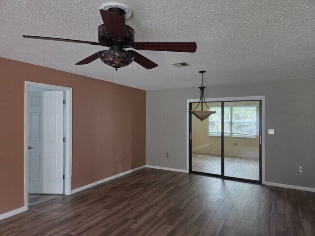 Foto del edificio - 1610 Pruitts Landing St