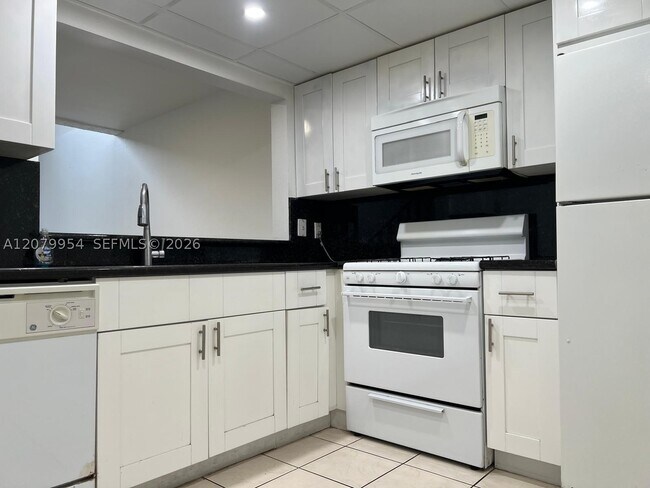 Foto del edificio - 18051 NW 68th Ave