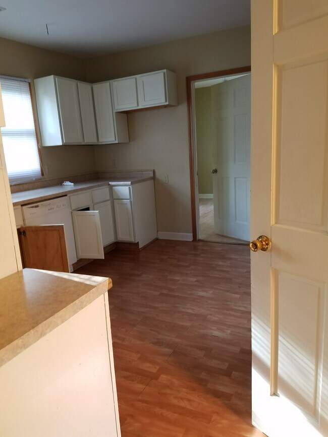 Foto del edificio - 711 Edmund Ave