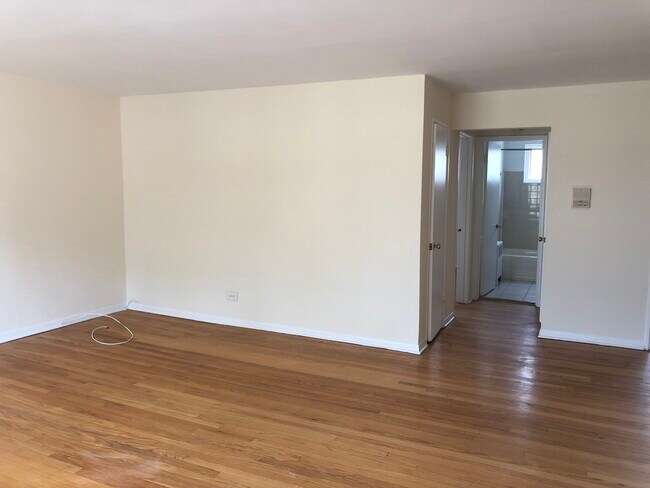 Foto del edificio - 6130 N Seeley Ave