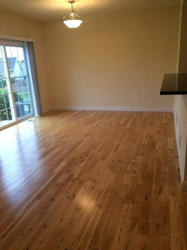 Foto del edificio - Fantastic 3-Bedroom, 2 3/4 bathroom Townho...