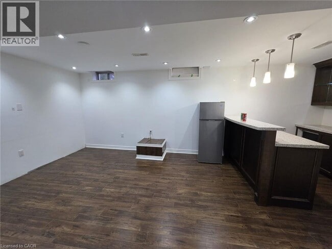 Building Photo - 79 Mander Pl
