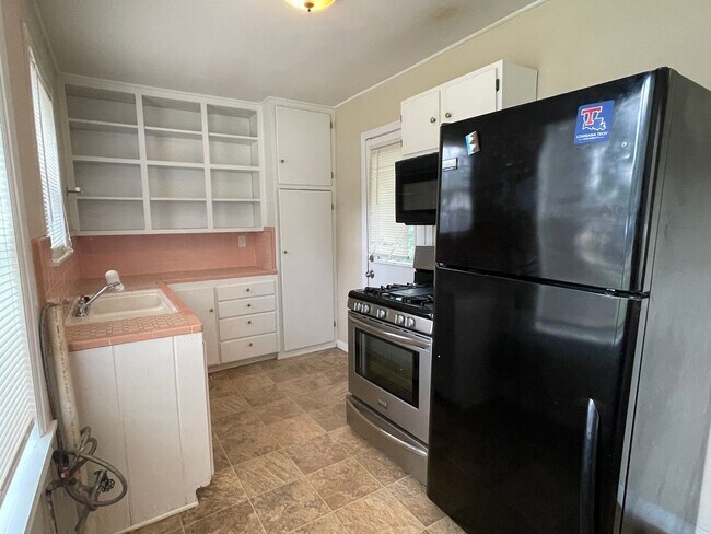 Foto del edificio - Super cute home right off of Line Avenue!