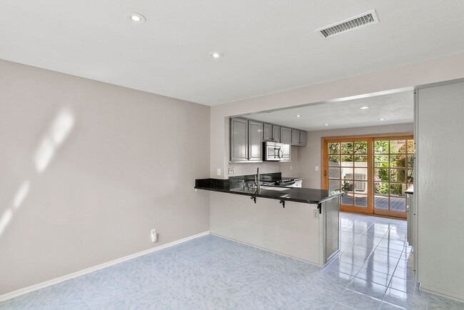 Foto del edificio - Spacious Huntington Beach Townhome