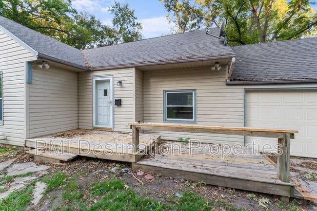Building Photo - 11106 Applewood Dr