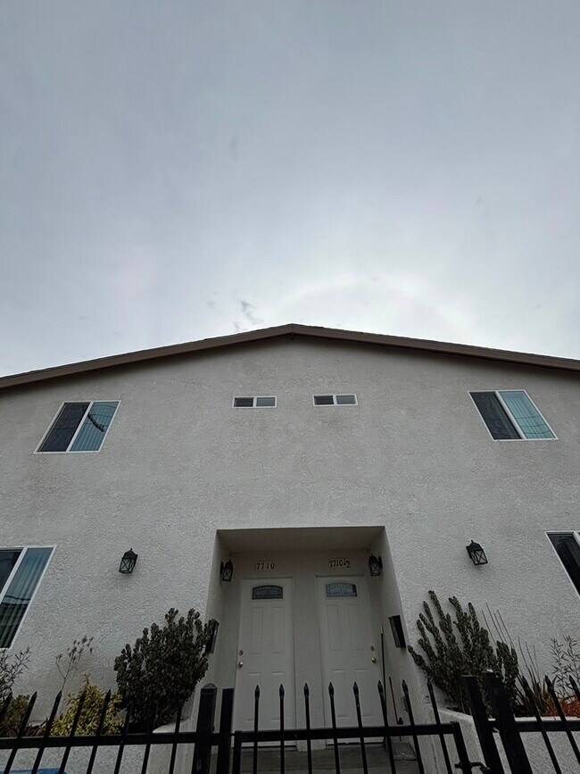 Foto del edificio - 7710 S Hoover St