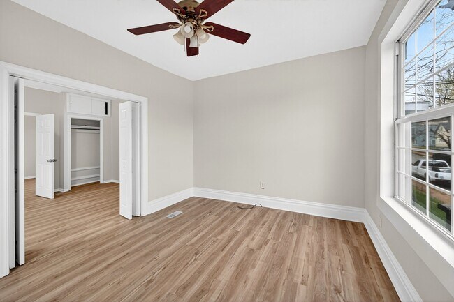 Foto del edificio - 4028 Schiller Pl