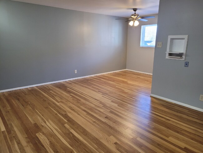 Foto del edificio - 3516 Russell Blvd