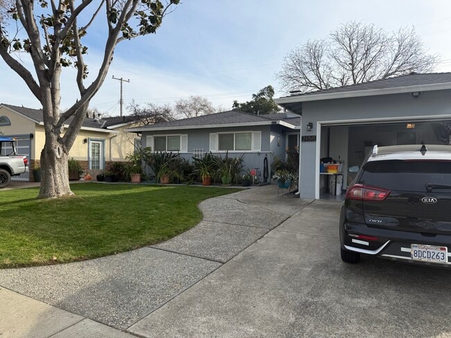 Building Photo - 2158 Cabrillo Ave