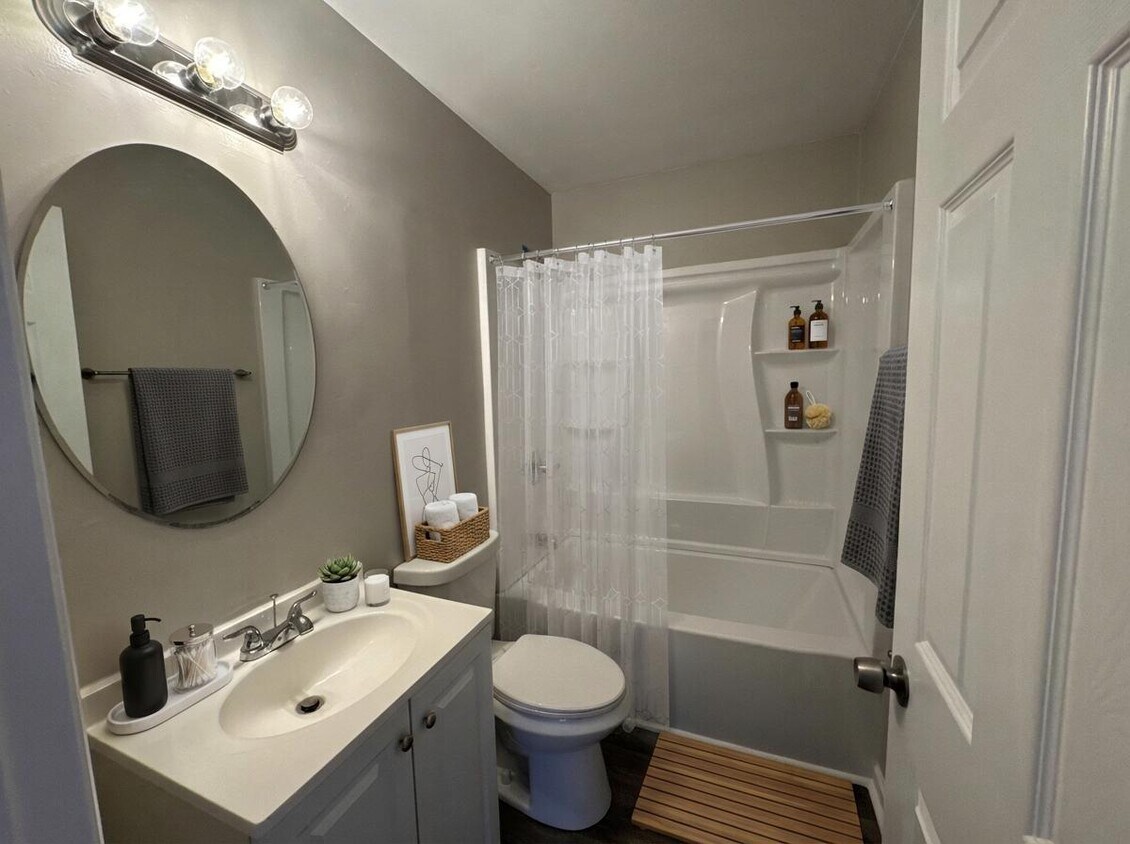 Building Photo - 507 Hill St