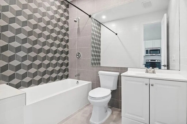 Foto del edificio - Furnished room/NOT APARTMENT