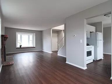 Foto del edificio - 523 Springhill Cir
