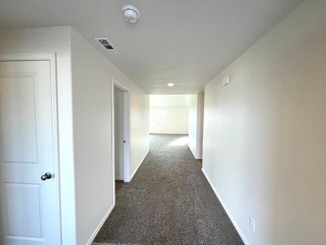 Foto del edificio - 4245 Cove W Dr