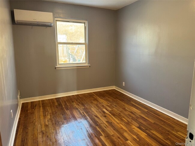 Foto del edificio - 74-09 85th Rd