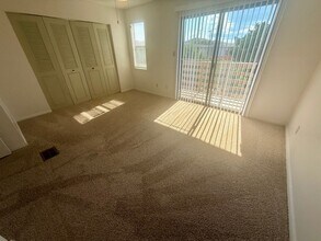 Building Photo - 220 Angler Ave