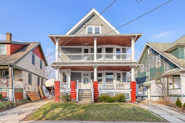 Foto del edificio - 1466 Hopkins Ave