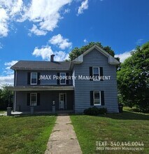 Building Photo - 305 Meadow St