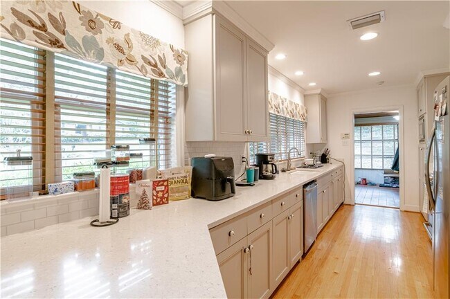 Foto del edificio - 324 Dalewood Dr