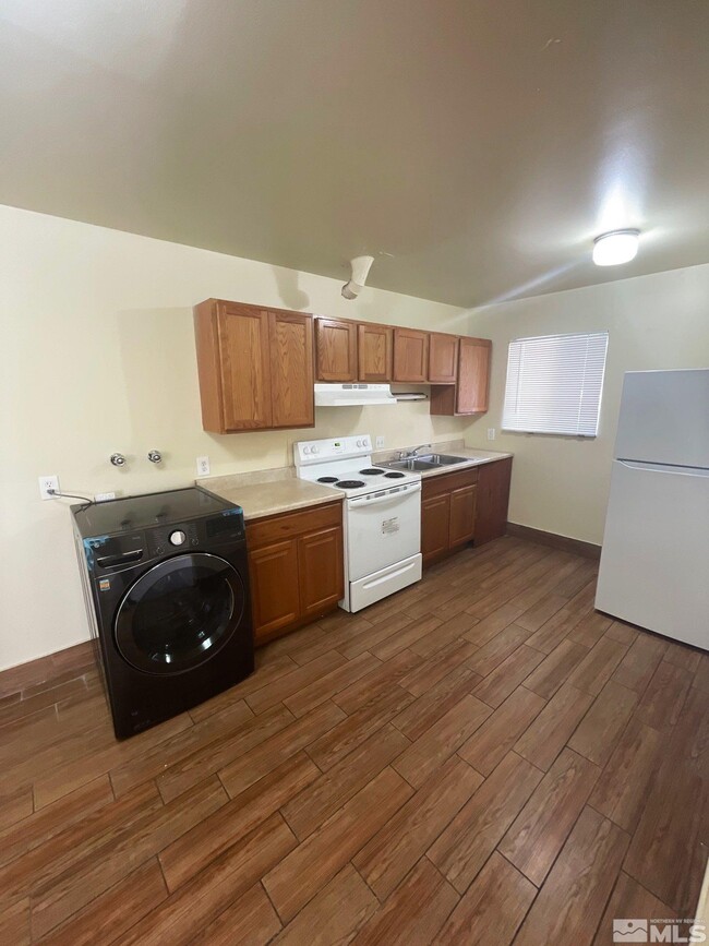 Building Photo - 854 G St
