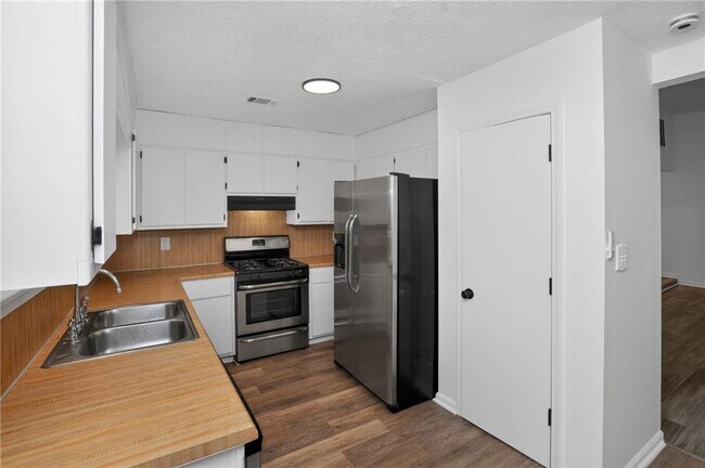 Foto del edificio - 3208 Berrong Way