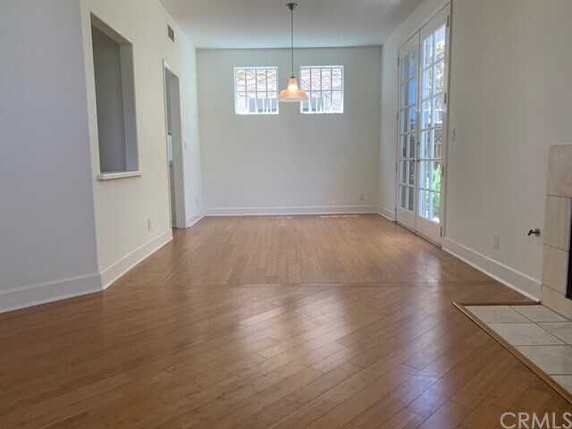 Building Photo - 382 E 15th St