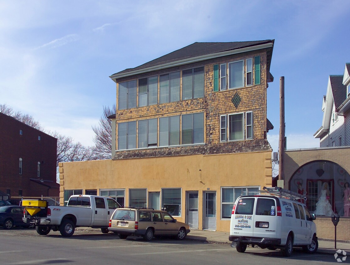 Building Photo - 597 S Main St