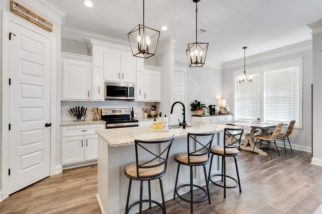 Building Photo - 204 San Sebastian Dr