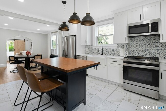 Building Photo - 137 Rock Spring Rd