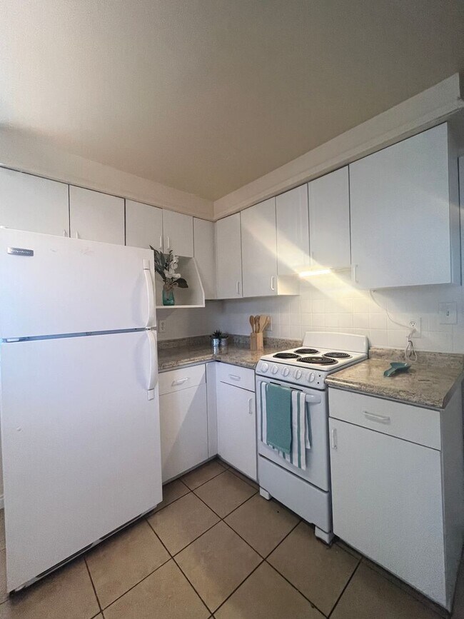 Foto del edificio - Charming Two Bedroom in Lakewood-Updated, ...