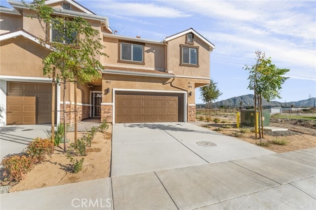 Building Photo - 904 S Hert St