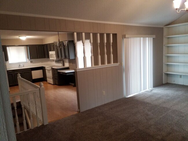 Building Photo - FREE TV w/Move in Feb! 3 Bed 2 Bath 2 Car ...